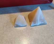 Lovely Set Of 2  Alabaster Pyramids As Paperweight Or Decorative Ornament.