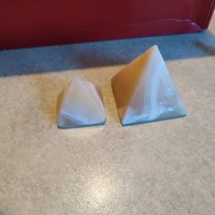 Lovely Set Of 2  Alabaster Pyramids As Paperweight Or Decorative Ornament.