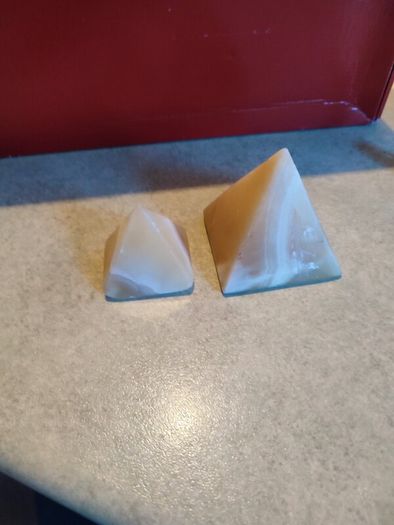 Lovely Set Of 2  Alabaster Pyramids As Paperweight Or Decorative Ornament.