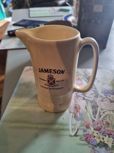 Vintage pieces. Prices to sell and discount on multiple buys. Look at my other ads. Thanks