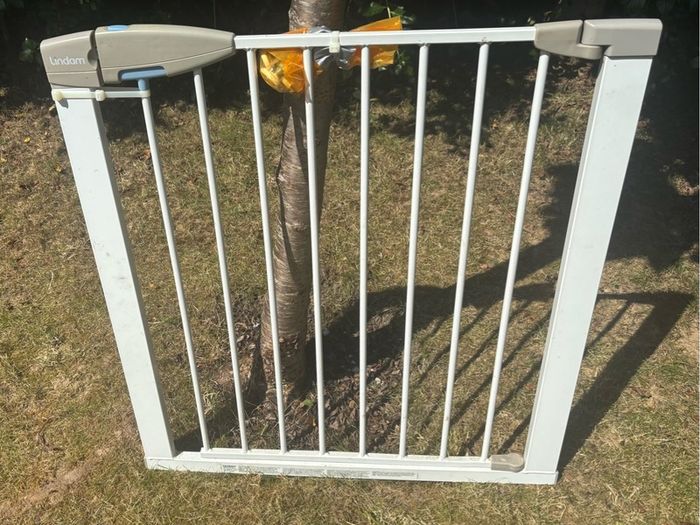 Lindam baby and toddler stair safety gate