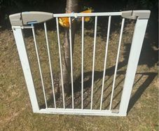 Lindam baby and toddler stair safety gate