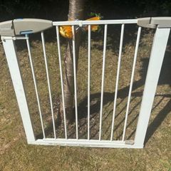 Lindam baby and toddler stair safety gate