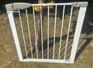 Lindam baby and toddler stair safety gate
