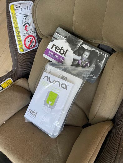 Nuna swivel CAR SEAT