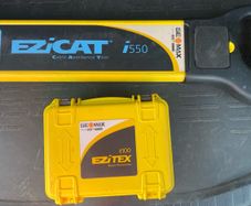 GeoMax EziCAT i550 Cable and Pipe Locator Plus Ezitex t100 Signal Transmitter