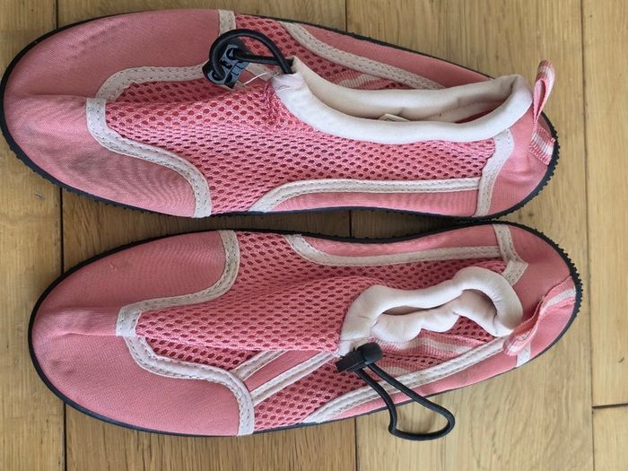 Girls water shoes size UK2.5