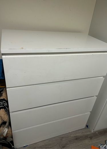 chest of drawers