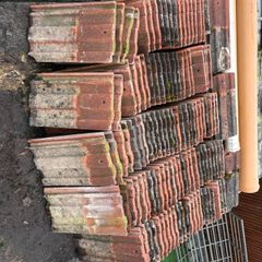 Reclaimed V2 roof tile