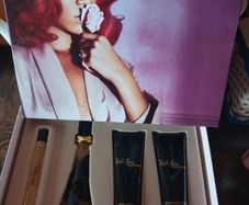 Rihanna perfume gift set