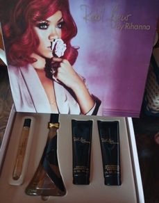 Rihanna perfume gift set