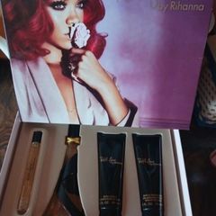 Rihanna perfume gift set