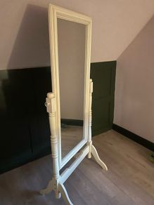 bedroom mirror