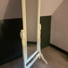 bedroom mirror