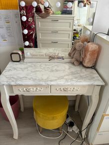 dressing table