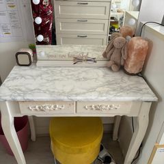 dressing table