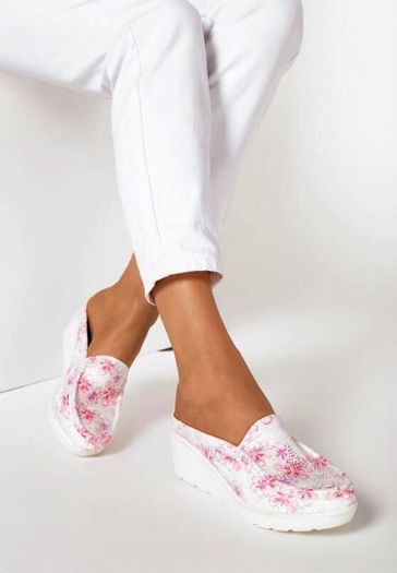 Retro Style Slip On Shoes size 6