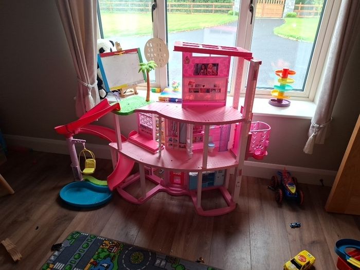 Barbie dreamhouse
