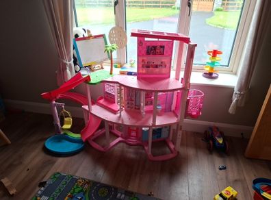 Barbie dreamhouse