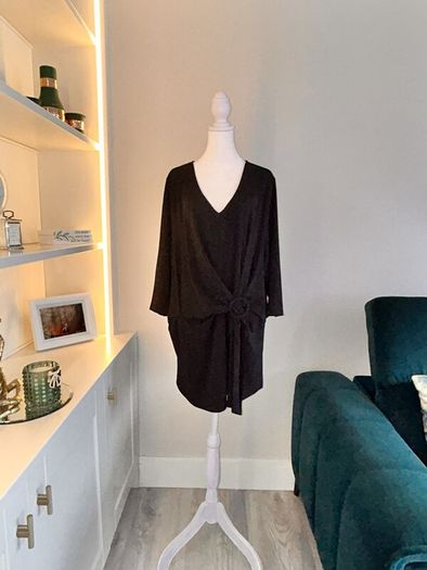 Ladies Black Tunic Buckle Top from Evans. Size UK 20 / EU 48.