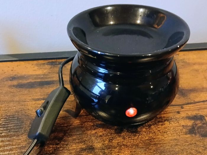 Hosley Glossy Black Ceramic Electric Wax Melt Burner