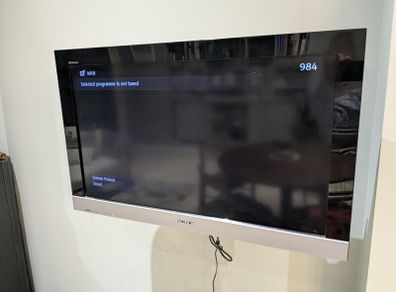 Sony Bravia 32 inch LCD TV KDL-32EX301, Working, No Remote