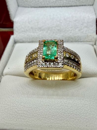Emerald & Natural Zircon Ring