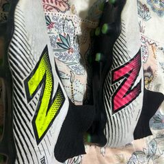 New balance tekela laceless football boots size 7