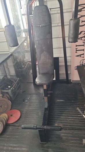 Pec Deck Machine