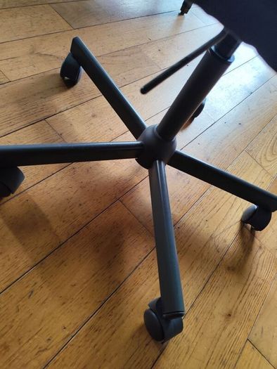 BLECKBERGET Swivel chair in dark grey