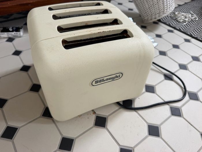 Delongi 4 slice Toaster
