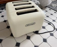 Delongi 4 slice Toaster