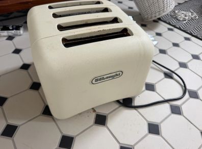 Delongi 4 slice Toaster