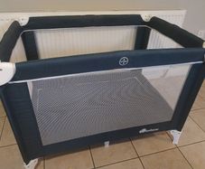 Travel cot / play pen