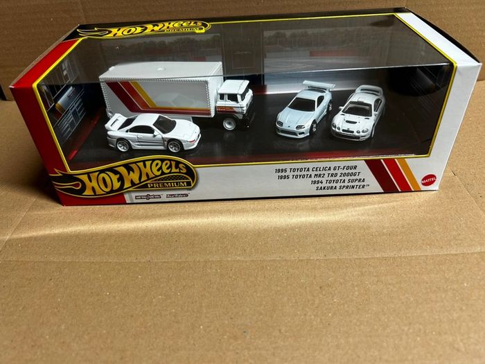 Toyota Diorama Premium Set Hot Wheels