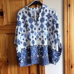 Gallery Ladies White And Blue Blouse Top oversized size 10 including postage