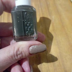 Essie grey nail varnish
