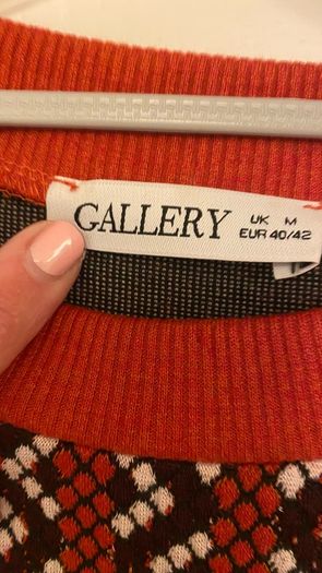 Gallery Jumper