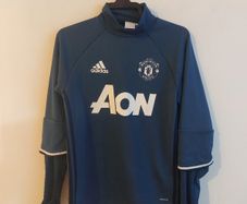 manchester united training jumper