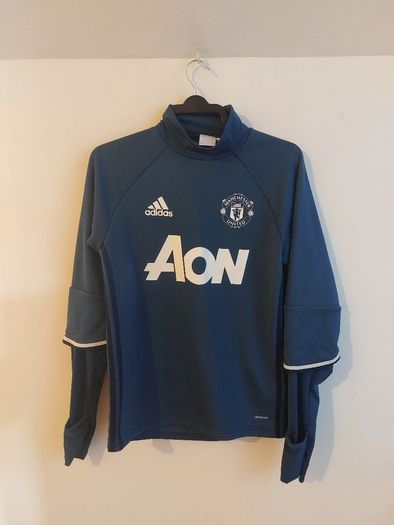 manchester united training jumper