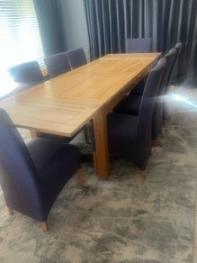 Extendable Oak Dining Table