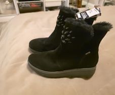 Girls winter boots UK3