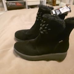 Girls winter boots UK3