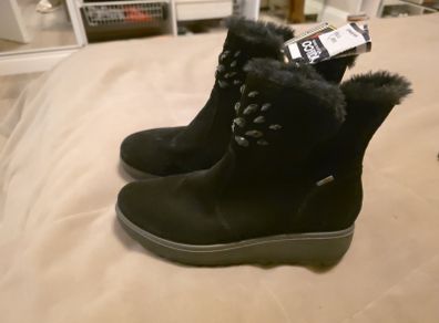 Girls winter boots UK3