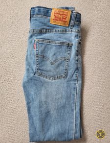 Levis jeans 4 pairs