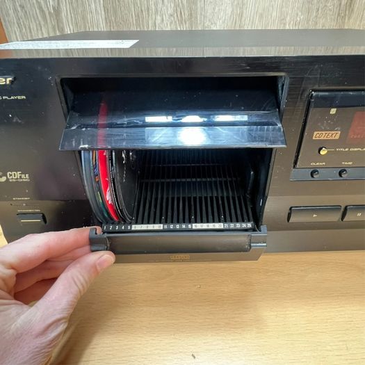 Pioneer PD-F607 - 25 CD Changer - CD Player - FAULTY