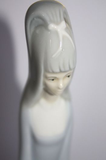 Porcelanas Miquel Requena Statue