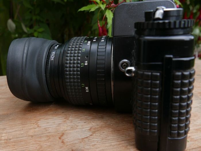RARE Praktica B200 35mm Film SLR Camera HOIA 49mm Lens ( works well)