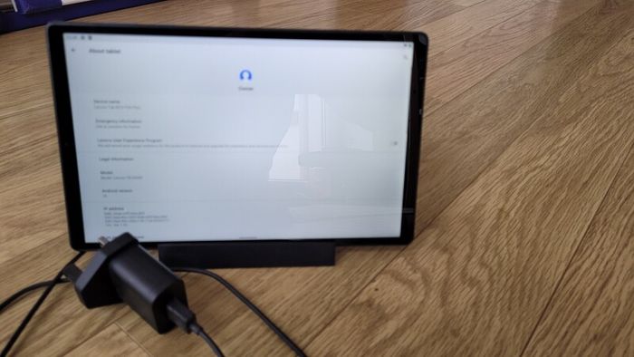 lenovo Tab M10 FHD Plus  tablet + charging station