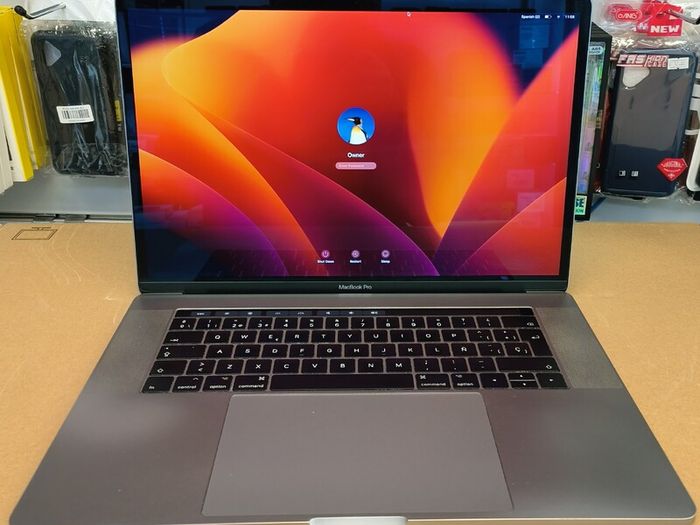 Touch Bar Apple MacBook Pro 15 Model:  A1707 (2017) 15.4'' Intel i7 @ 2.80 GHz 512GB SSD 16GB RAM Space Grey (Battery Cycle: 0) Excellent
